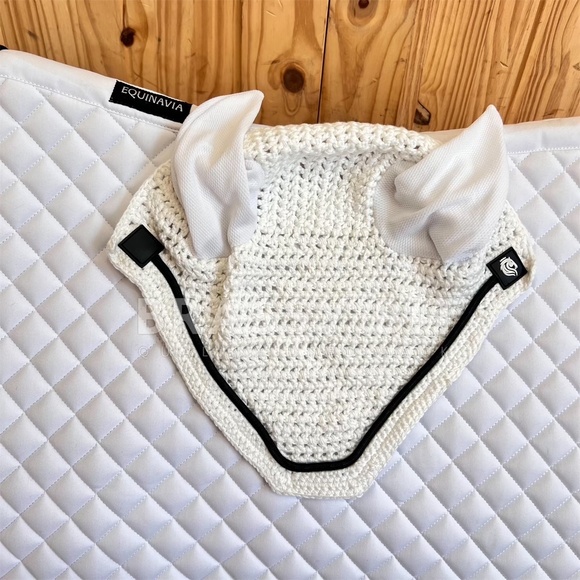 Equinavia Voss Dressage Saddle Pad & Bonnet Set - Picture 2 of 3